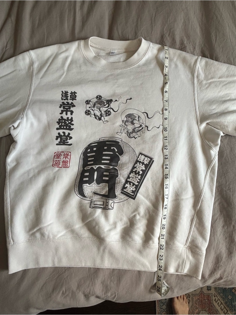 From Uniqlo Tokyo. Cream Graphic Crewneck Sweatshirt - Picture 2 of 6